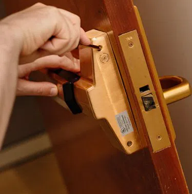Houston Local Lock And Locksmith Houston, TX 281-670-2360 - 20a-new-locks-installation